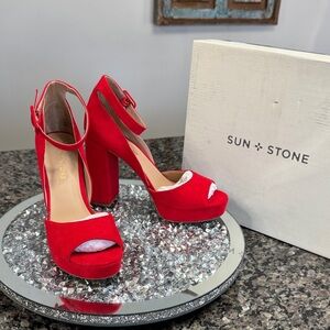 Sun + Stone Red Peep-Toe chunky platform Heels NEW 7
